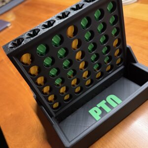 4 Gewinnt 3D-gedruckt mit selbstsortierenden Spielsteinen